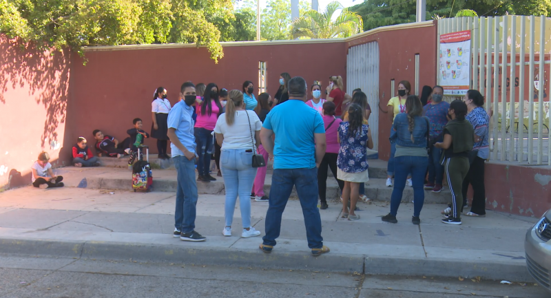 Toman Padres De Familia Instalaciones De La Escuela Primaria Gregorio