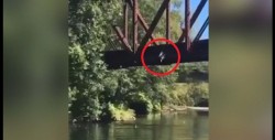 VIDEO: Hombre arroja a niño de 4 años desde un puente