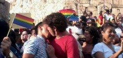 El Besotón, respuesta a marchas contra matrimonios gay