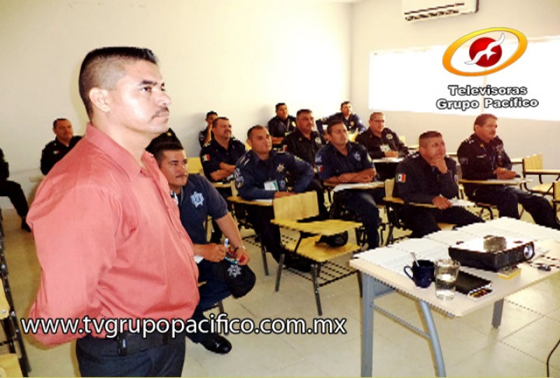 Instruyen a policías en ética policial.