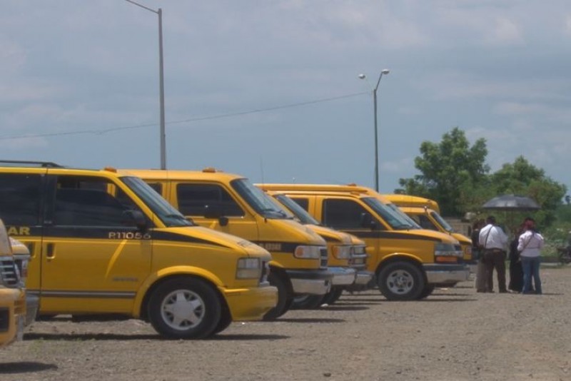 Realizan revisión de unidades de transporte escolar