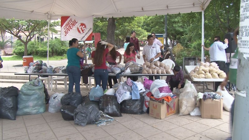Recolecta Fuerza Sinaloenese ropa y alimentos para damnificados por las lluvias en culiacán