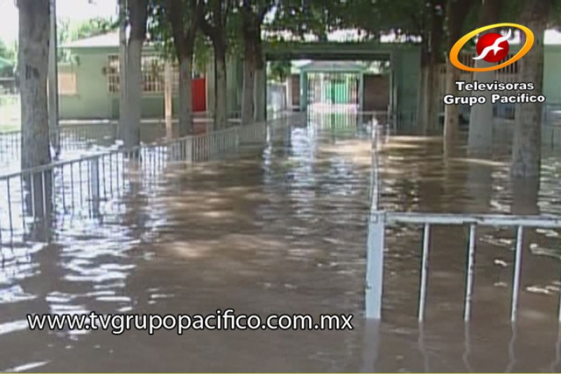 Busca Ayuntamiento solucionar inundaciones en escuela Lázaro Cárdenas