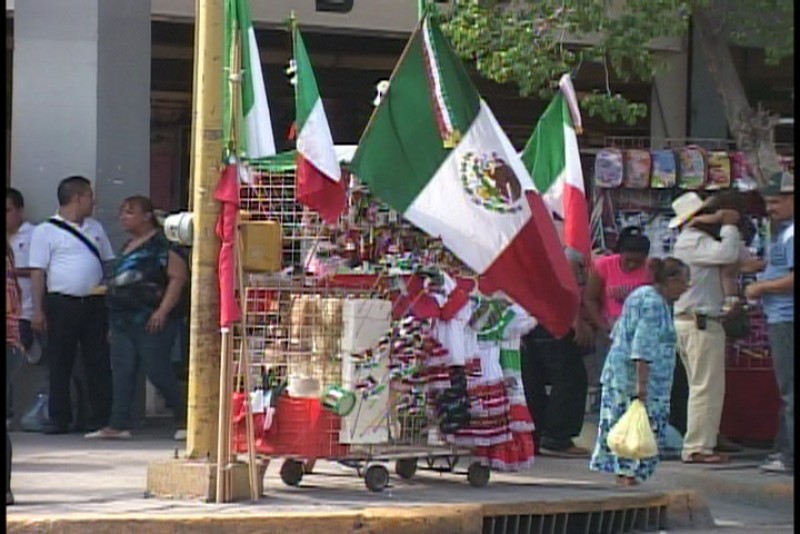 Llegan vendedores de “banderitas” a las calles de la ciudad