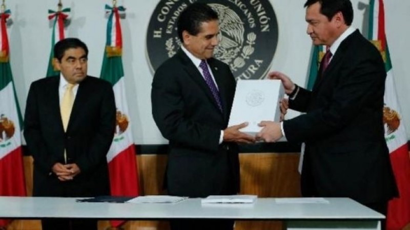 Osorio Chong entregó el Segundo Informe de Gobierno