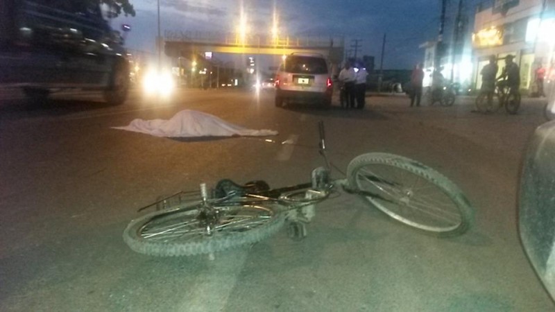 Muere ciclista arrollado por camioneta