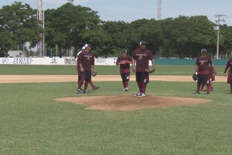 El pitcher José Meraz la novedad en practica guinda