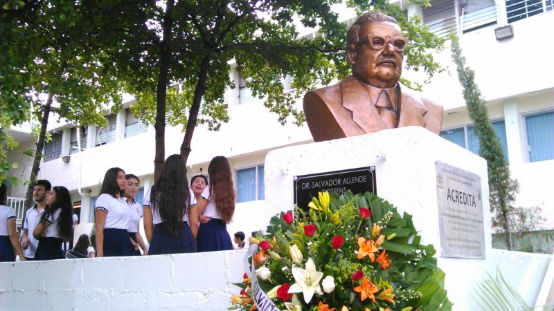 Festejan el 38 aniversario de la preparatoria Salvador Allende