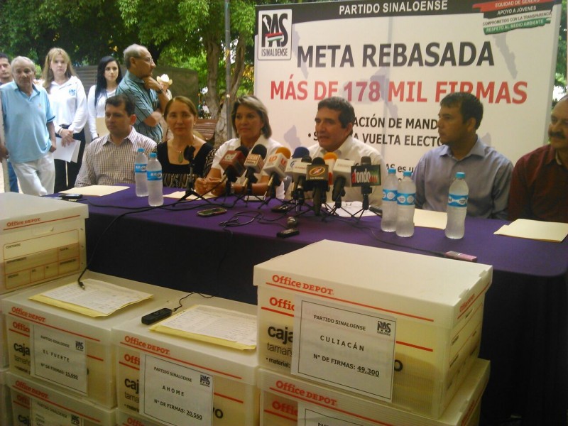 Entrega el PAS firmas recabadas en Sinaloa al Congreso de la Unión
