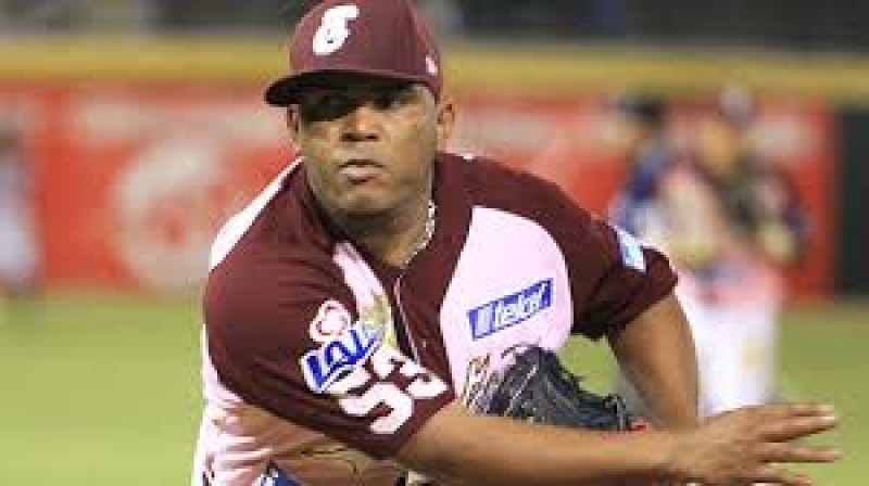 Confirman salida del cubano Amauri Sanit de los planes de Tomateros.