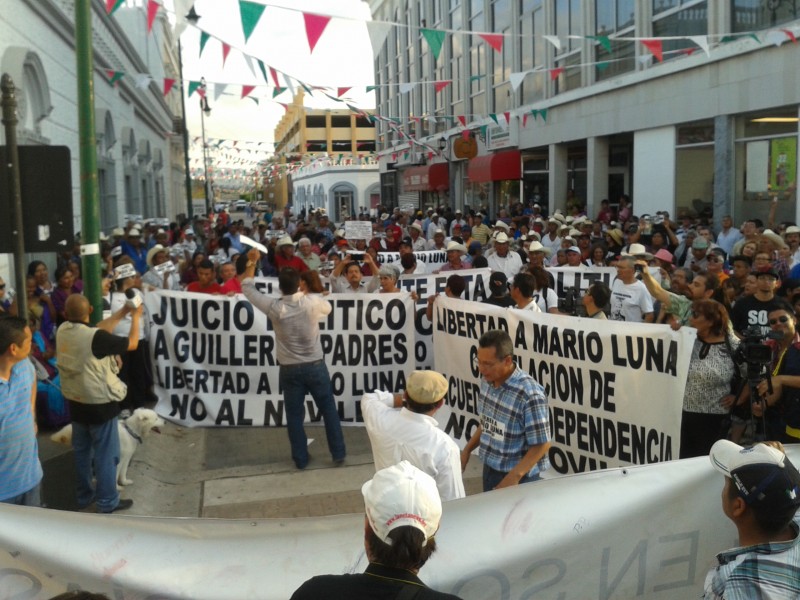 Yaquis y "malnacidos" hacen clausura simbólica de palacio de gobierno