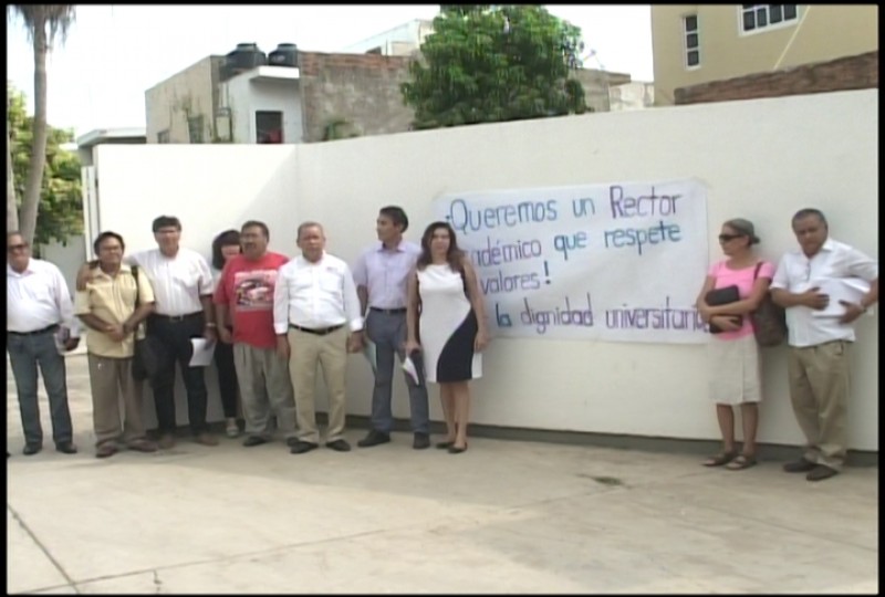 Maestros de la UPES protestan por acoso e intimidación laboral