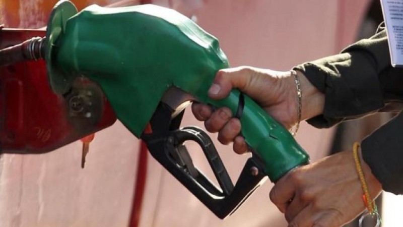 Se registro el ajuste mensual a la gasolina en México