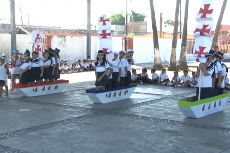 Celebran el díade la raza en la primaria Morelos, del centro