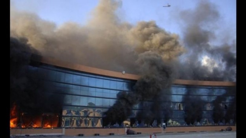 Normalistas incendian el Palacio de Gobierno de Guerrero en Chilpancingo