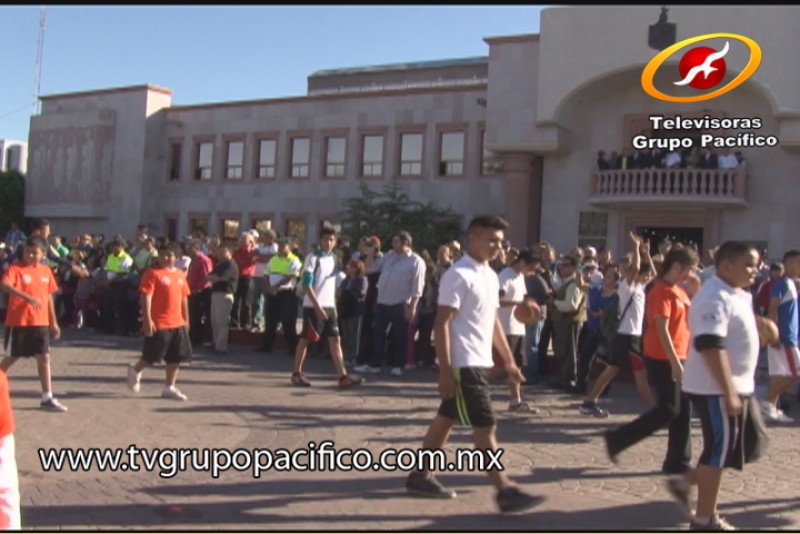 Desfile de la Revolución Mexicana con nutrida participación