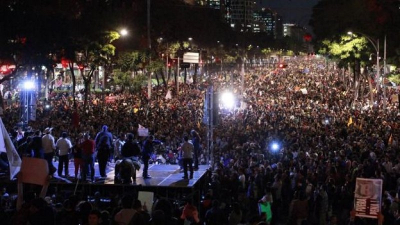Marchan en solidaridad por caso Ayotzinapa