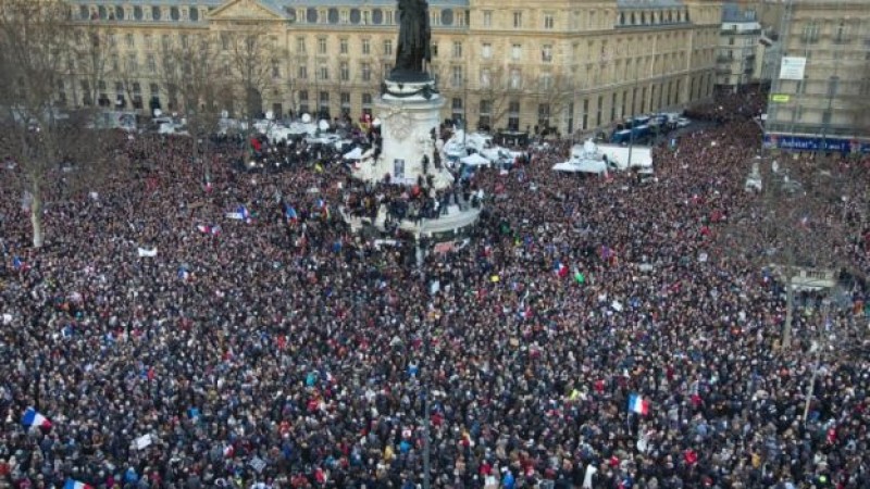 Marchan en París contra terrorismo