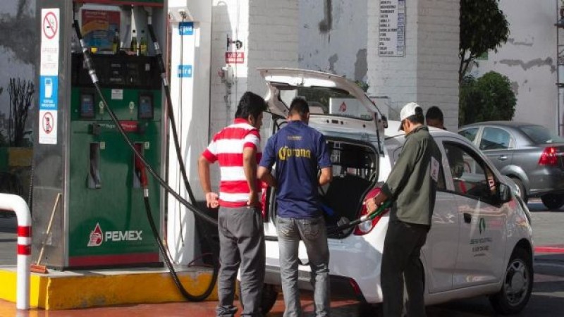 Baja el precio de la gasolina en la frontera