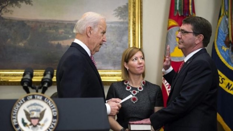 Ashton Carter asume la jefatura del Pentágono