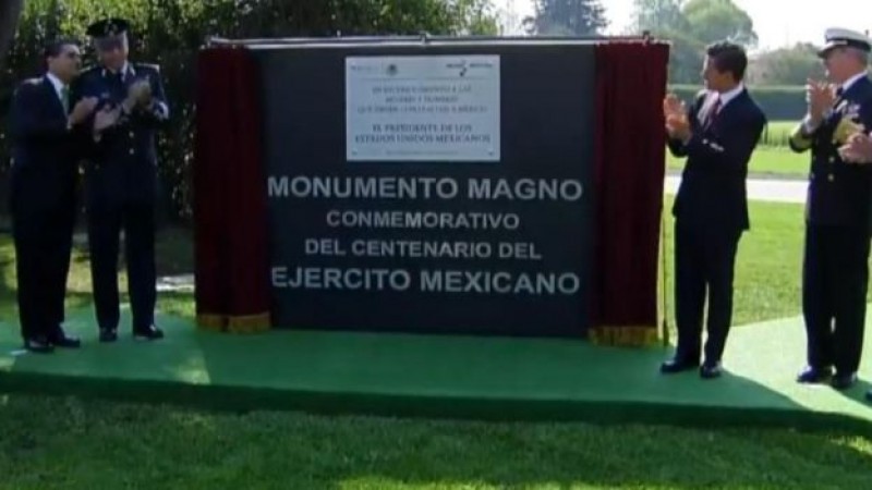 Inaugura EPN monumento por Centenario del Ejército