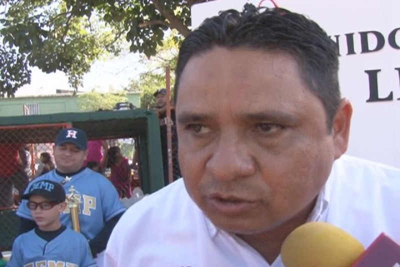 El softbol no debe invadir campos de beisbol: Castañeda
