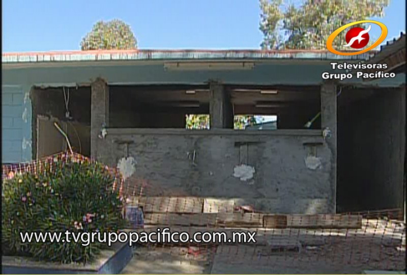 Se encuentra inconclusa la obra de los baños