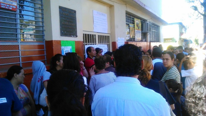 Padres de familia cierran puertas de la escuela Ruperto L. Paliza