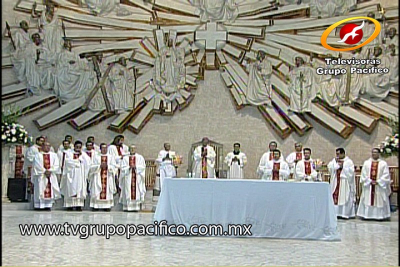 Renuevan votos más de 110 sacerdotes