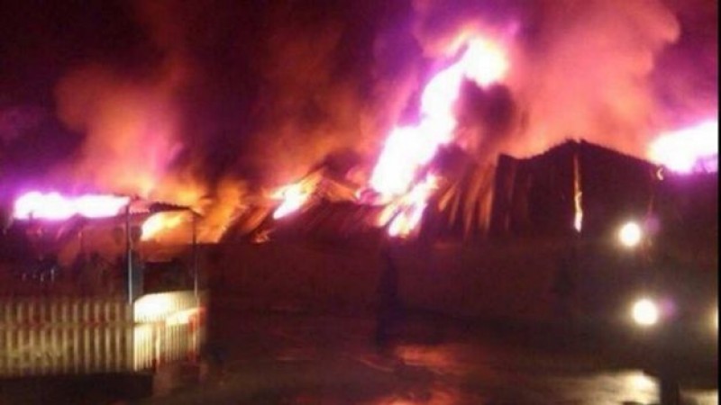Decenas de muertos en un bombardeo contra fábrica de lácteos en Yemen