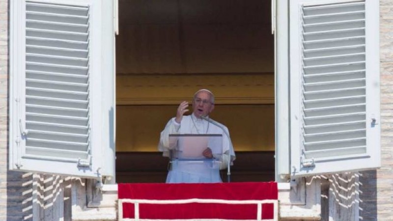 Papa Francisco pide que el mundo no quede inerte ante persecución de cristianos
