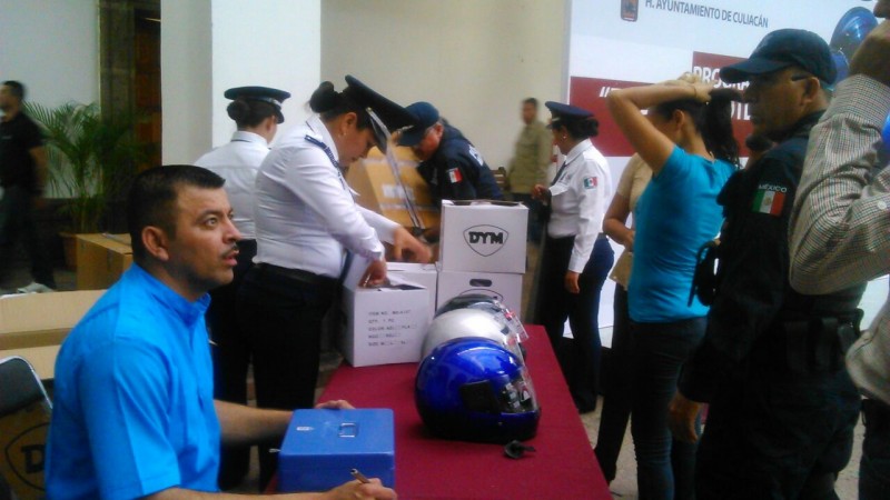 Cascos a motociclistas a bajo precio en Ayuntamiento