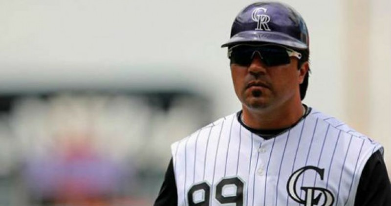 Vinicio Castilla llega a la clínica Glorias del Béisbol