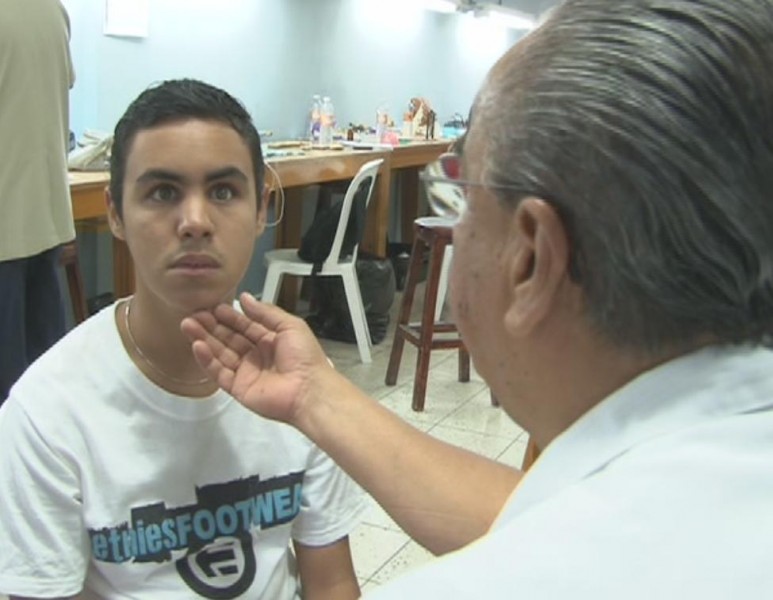 Colocan prótesis oculares en Mazatlán.