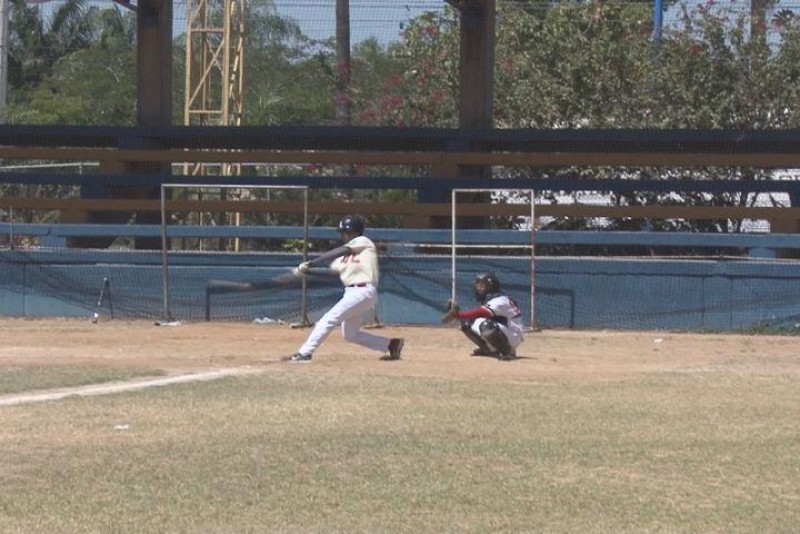 Con limitaciones pero sigue la Campesina de béisbol