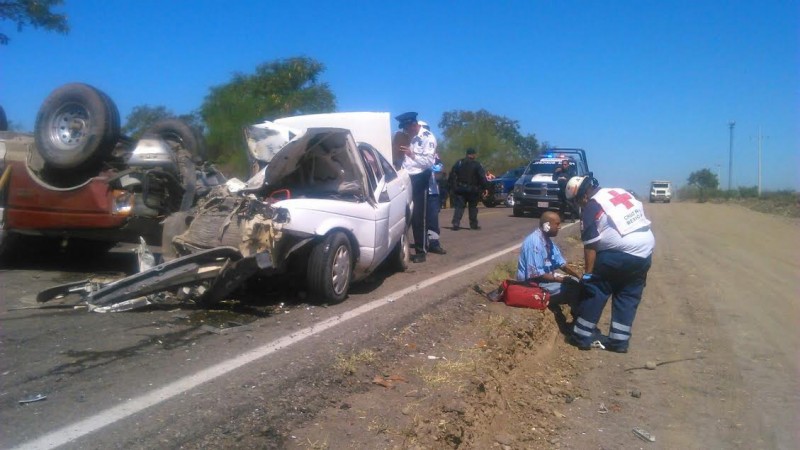Dos heridos, deja fuerte accidente por carretera a Vitaruto