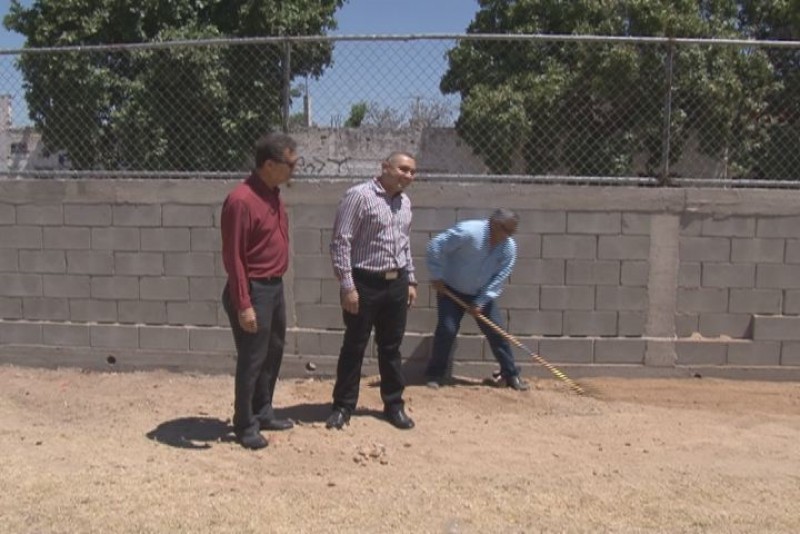 Entregan nueva barda de campo de beisbol 3 Ríos