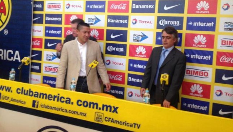 América presenta a Ignacio Ambríz como su nuevo DT