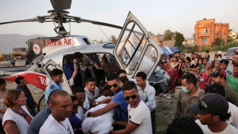 Cuatro muertos al estrellarse en Nepal un helicóptero que llevaba ayuda