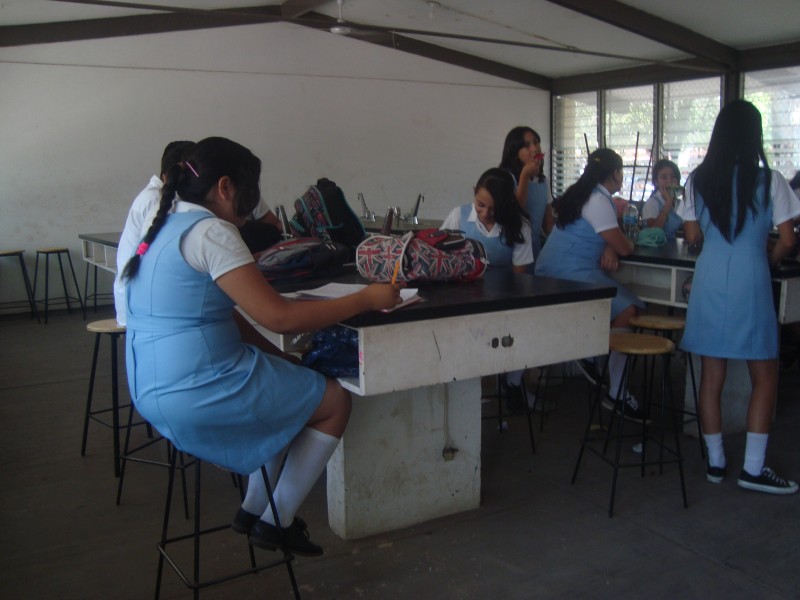Secundaria "Moisés Sáenz" opera con deficiencia de infraestructura.