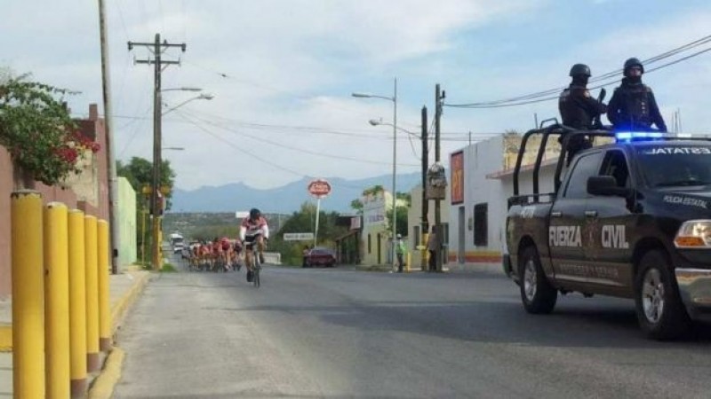 Conductor embiste a ciclistas en NL, hay un muerto