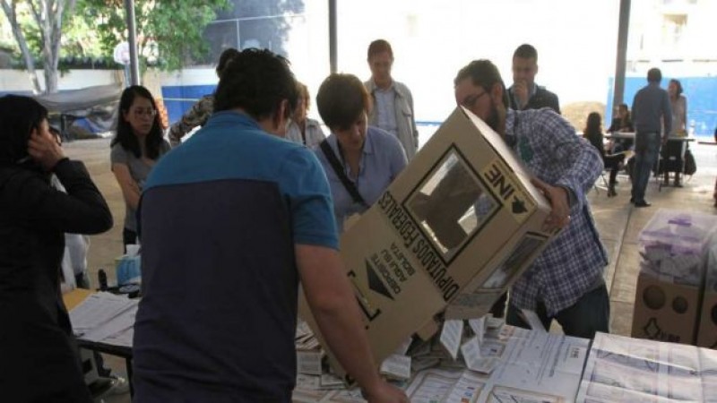 Cierran casillas electorales en casi todo el país