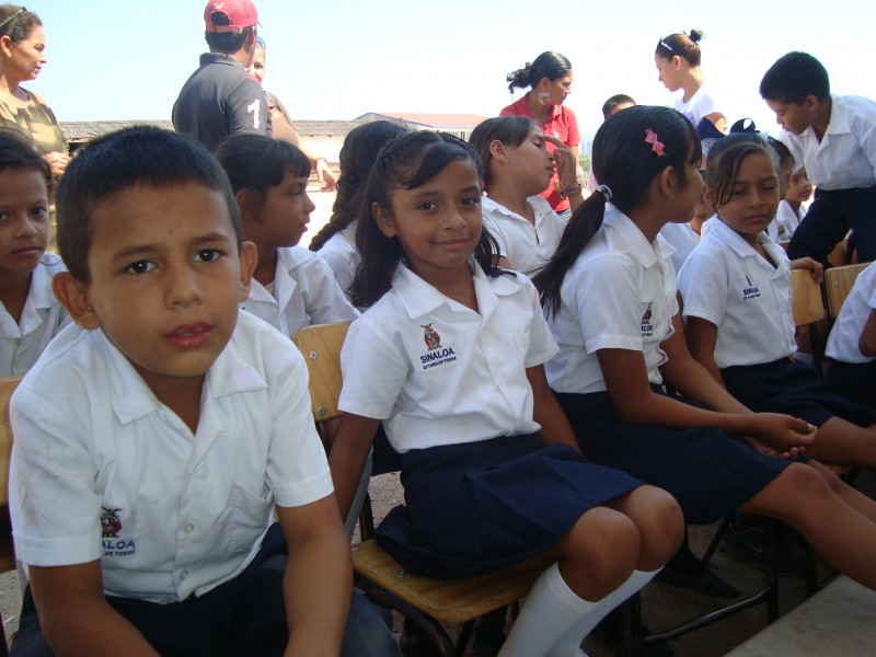 Alumnos de quinto año tendrán tablet en Sinaloa
