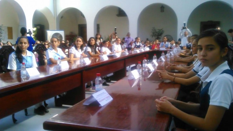 Exponen jóvenes preocupaciones en Cabildo por un día
