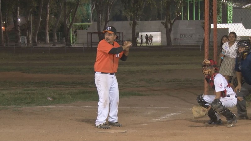 Bazar El Pelón toma ventaja en la Liga Recreativa de Softbol en Cajeme