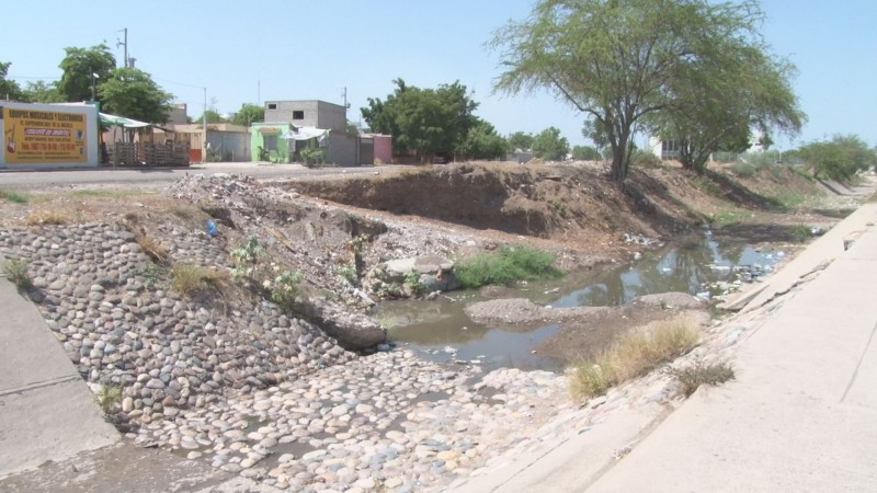 Malas condiciones del canal en el Fraccionamiento Villa Bonita