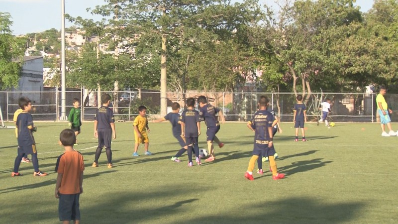 Con 35 equipos abre torneo de fútbol del STASE