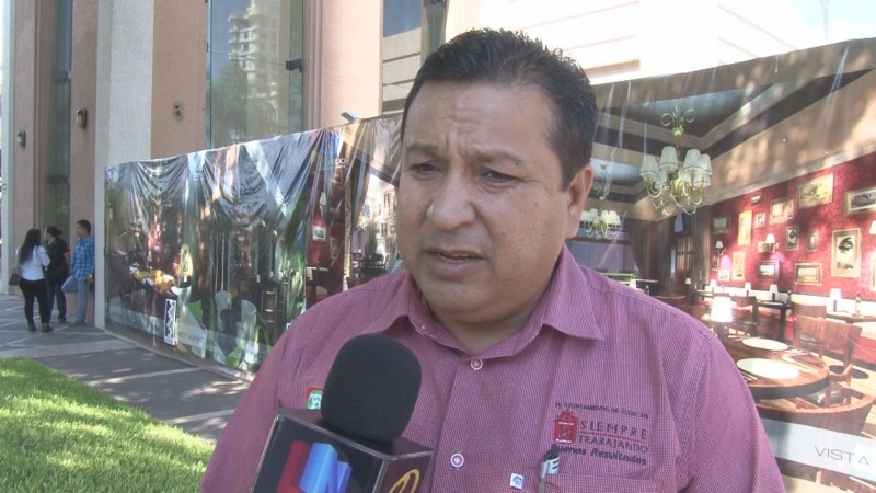 Evodio León se queda como director del IMDEC