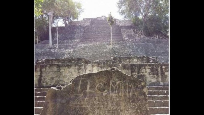 Dañan estela maya de la zona arqueológica de Calakmul