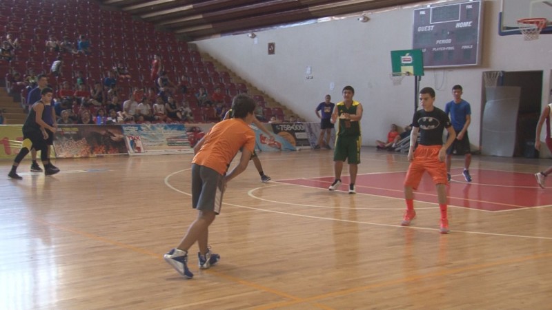 250 niños cierran clinica de basquetbol de Caballeros